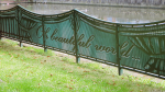 Zaun am Oscar Wilde Gate