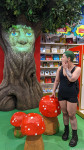 Elizabeth Nekro im Toystore