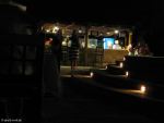 Poolbereich bei Nacht