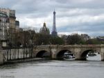 Die Seine mit Eiffelturm und Invalidendom