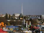 Blick vom Riesenrad zum Messeturm