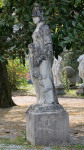 Statue an der Villa Saporiti