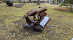Bernhard Heiliger: Unter dem Schutzschild (1980)